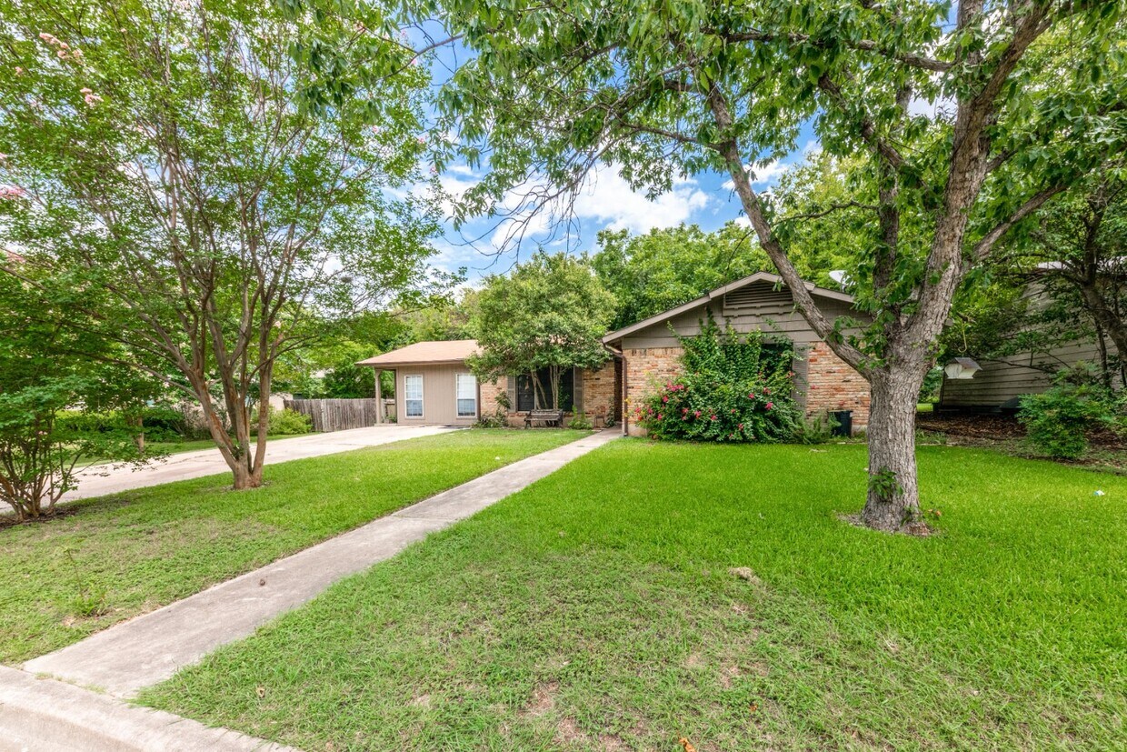 Foto principal - 5611 Mapleleaf Dr