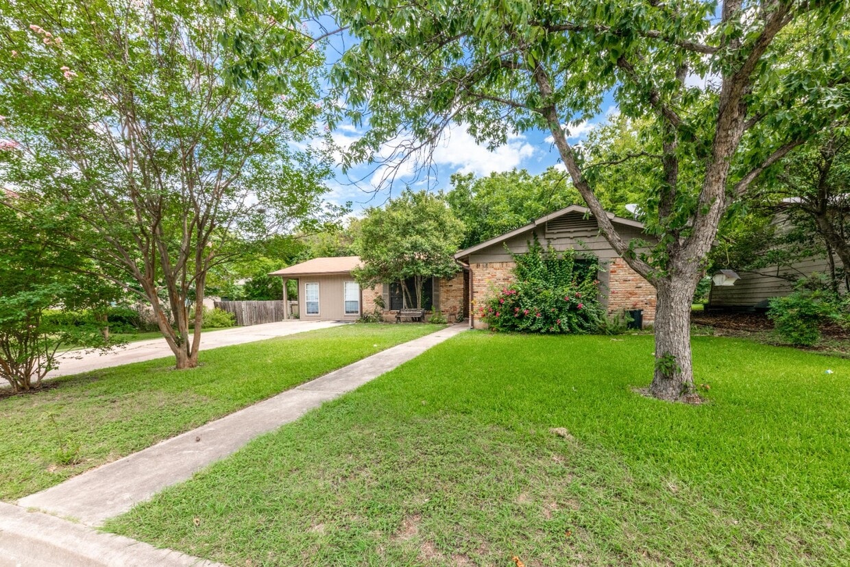 Primary Photo - 5611 Mapleleaf Dr