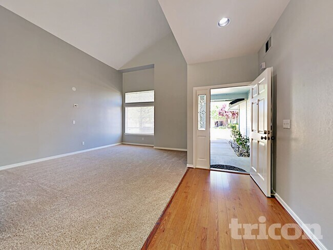 Foto del edificio - 4716 Hunter Peak Ct