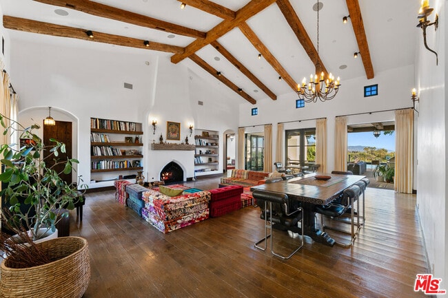 Building Photo - 6934 Grasswood Ave