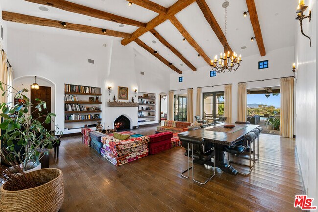 Foto del edificio - 6934 Grasswood Ave