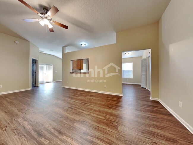 Foto del edificio - 1927 River Rock Rd