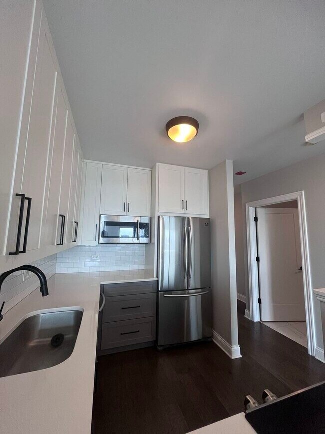 Building Photo - 400 N La Salle Dr