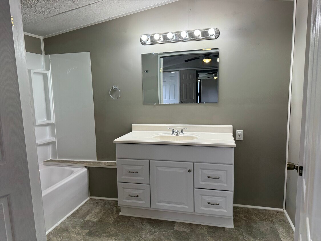 Foto principal - 794 Pilot-Riley Rd