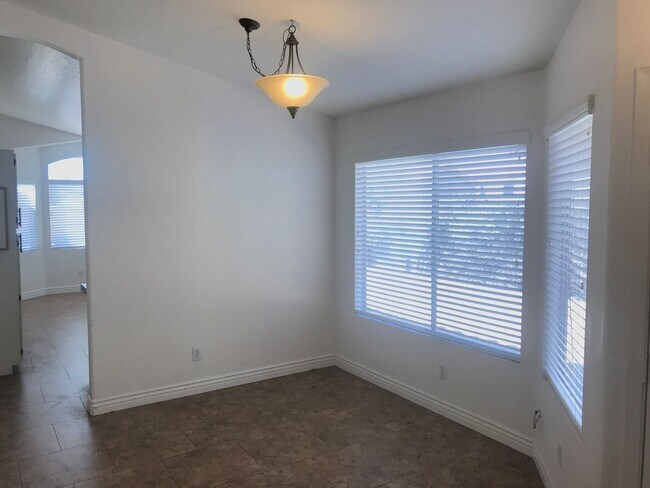 Building Photo - 3 bed 2 bath home with Newer Tile and Shower.