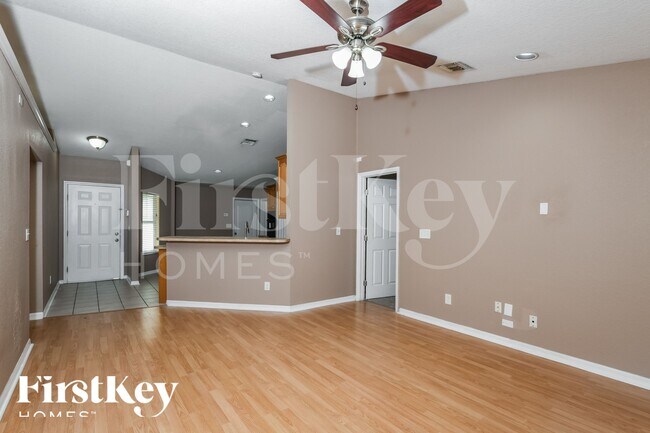 Foto del edificio - 325 Crabtree Ave