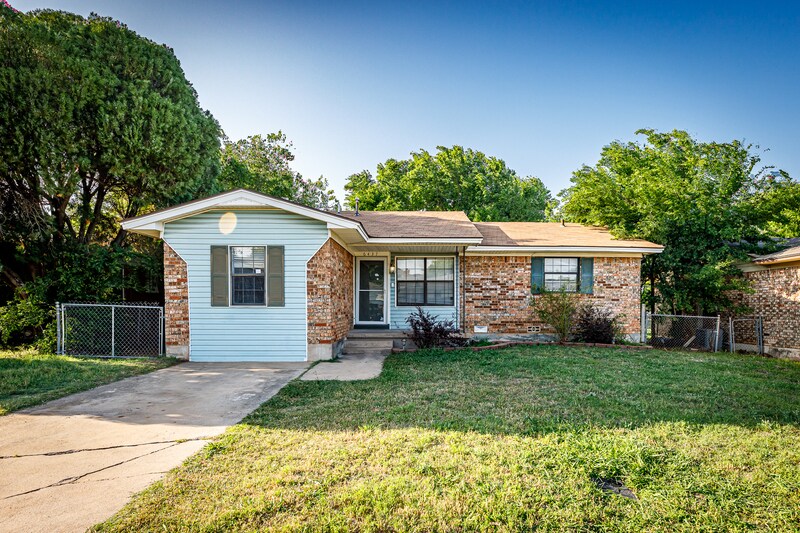 Primary Photo - 6437 NW Compass Dr