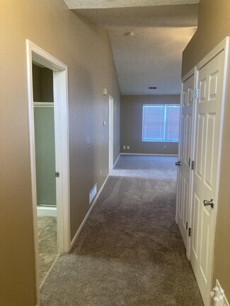 Building Photo - 1101 Walters Dr