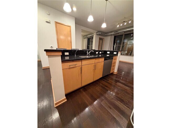 Foto del edificio - 3640 Wooddale Ave S