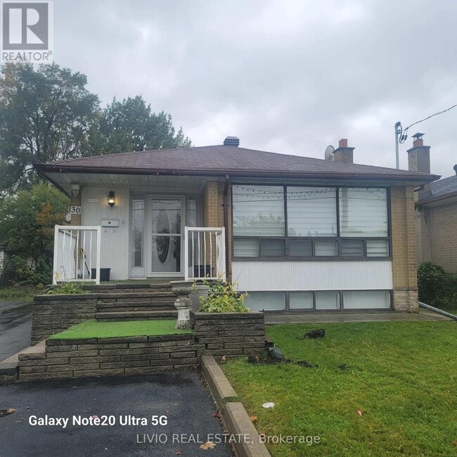 Photo du bâtiment - 30 Benstrow Ave