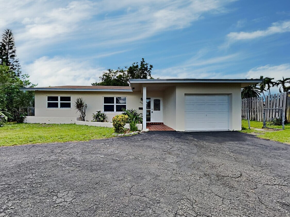 Primary Photo - 2060 NW 38th St