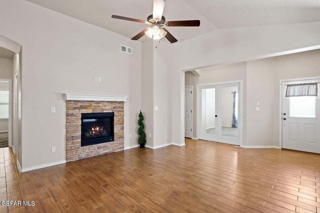 Foto del edificio - 7433 Dewberry Dr