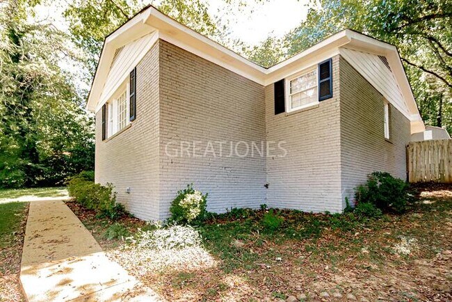 Foto del edificio - 405 Mountain Gap Rd SE