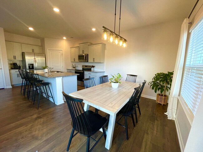 Foto del edificio - Beautiful 3 Bedroom/2.5 House!