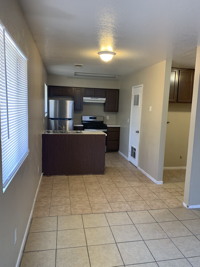 Foto del edificio - 1047-1065 W 19th St