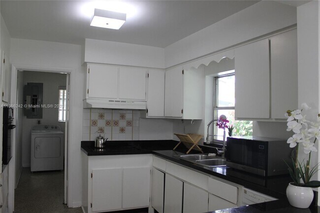 Building Photo - 7951 SW 89th St