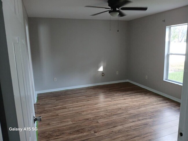 Foto del edificio - 7500 Lullwater Ave