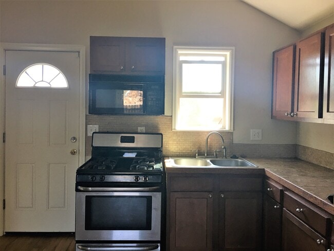 Building Photo - 1170 S Navajo St