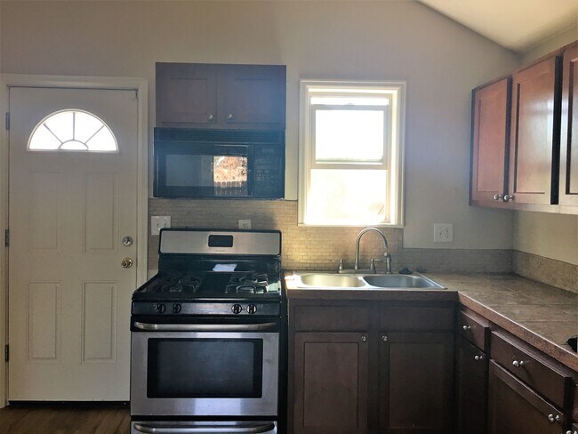 Foto del edificio - 1170 S Navajo St