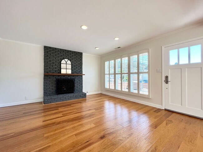 Building Photo - Breathtaking Remodeled Linda Mar Rancher - Amazing Back Yard!