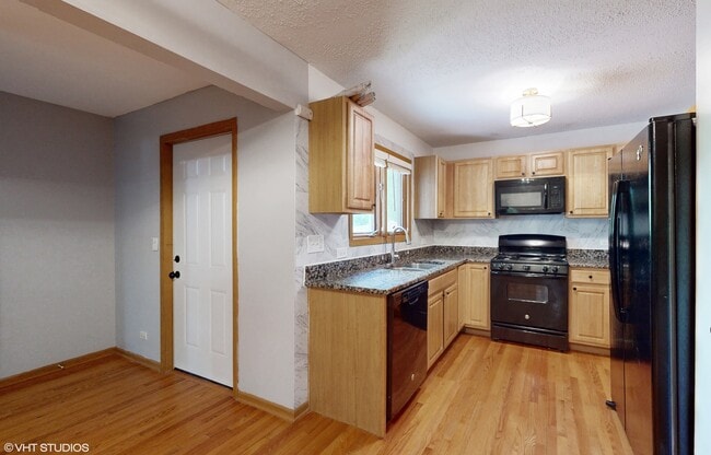 Building Photo - 13834 W Sandstone Dr
