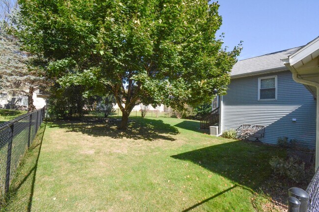 Foto del edificio - 3-Bedroom NE Rochester home with Sunroom, Fenced Backyard & Attached Garage