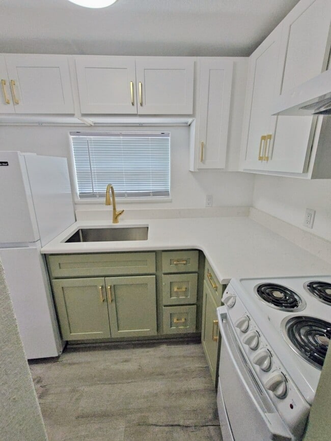 Building Photo - 331 Woodland Ave