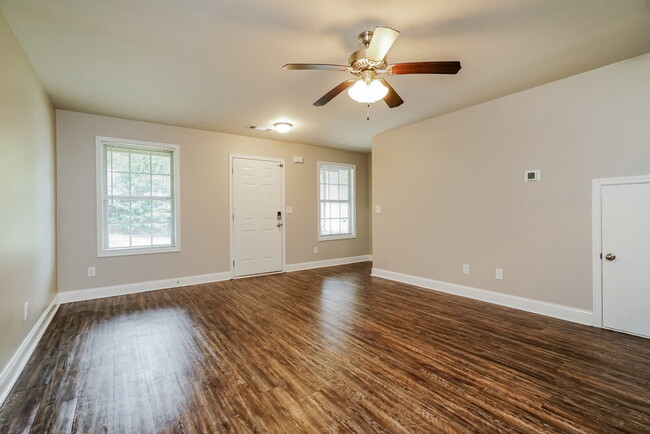 Building Photo - 185 Colony Park Ln