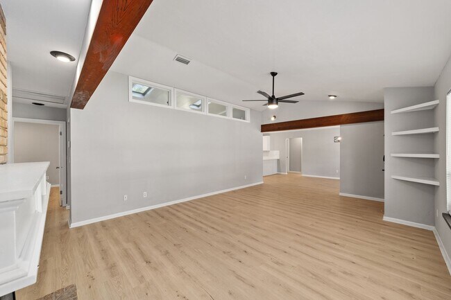 Foto del edificio - Beautifully Renovated 3 Bed 2 Bath Home in...