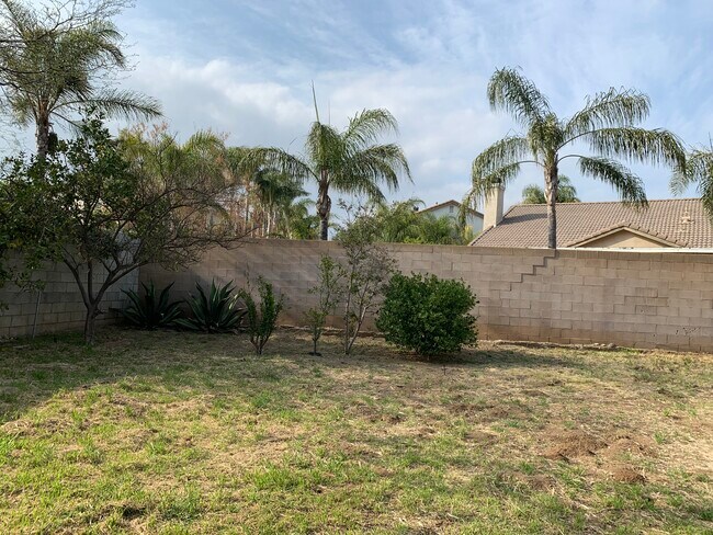 Building Photo - 18370 Mindanao St