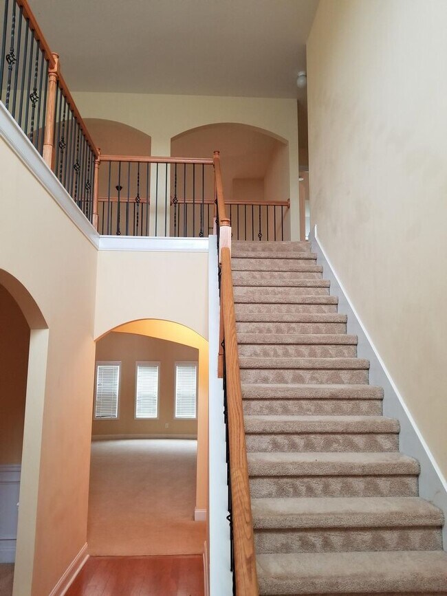 Building Photo - 3835 Kings Bridge Dr