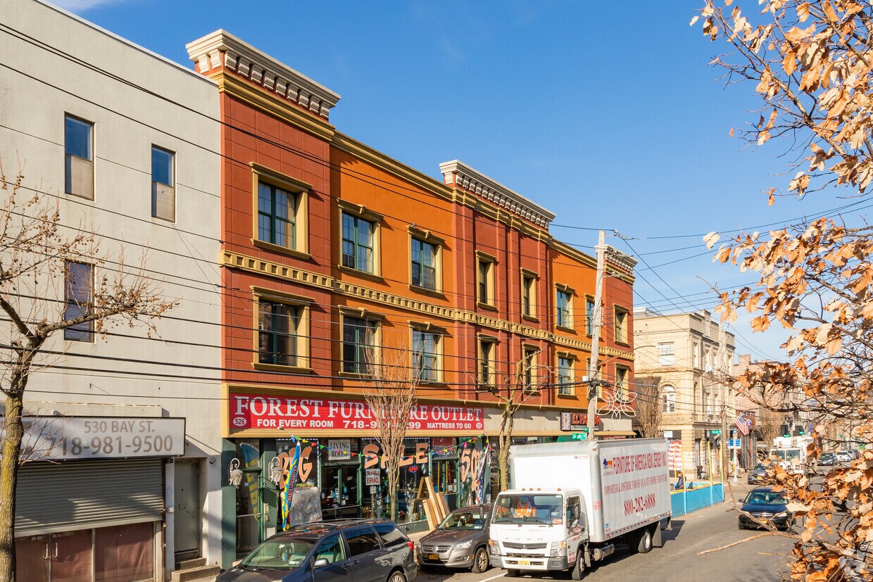 Building Photo - 520-528 Bay St