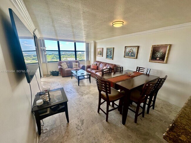 Foto del edificio - 2555 Collins Ave