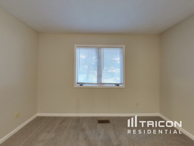 Building Photo - 3014 Silver Fox Dr