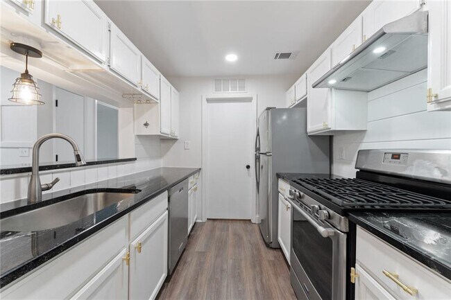 Foto del edificio - 103 Warm Springs Cir