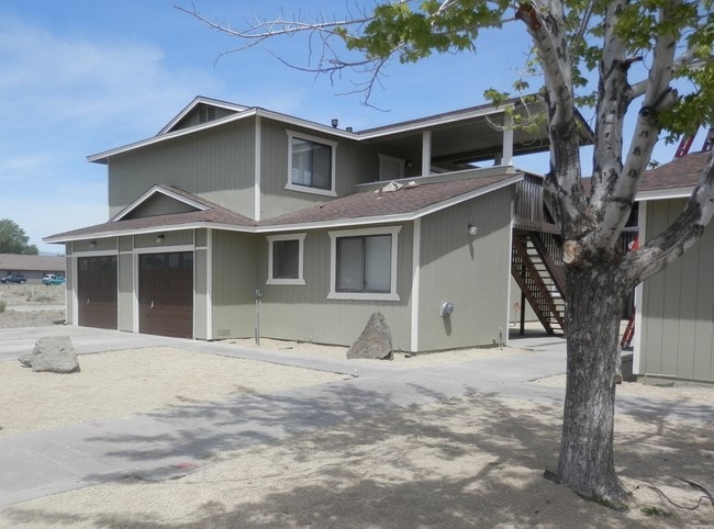 Building Photo - 1250 Newlands Dr W