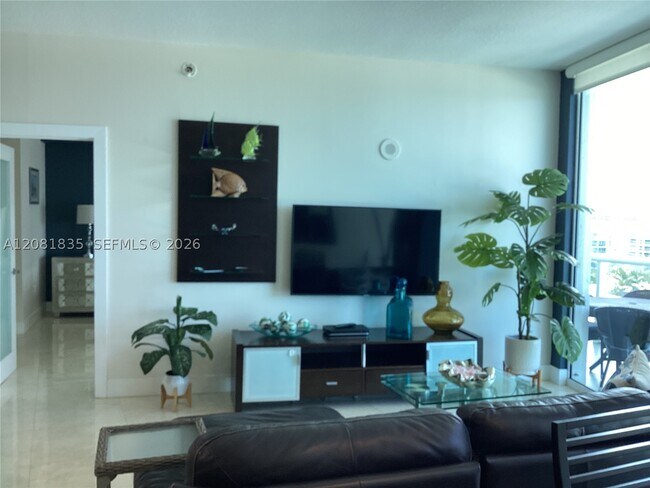 Foto del edificio - 6515 Collins Ave