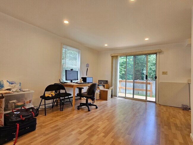 Building Photo - 13 Northwoods Cir
