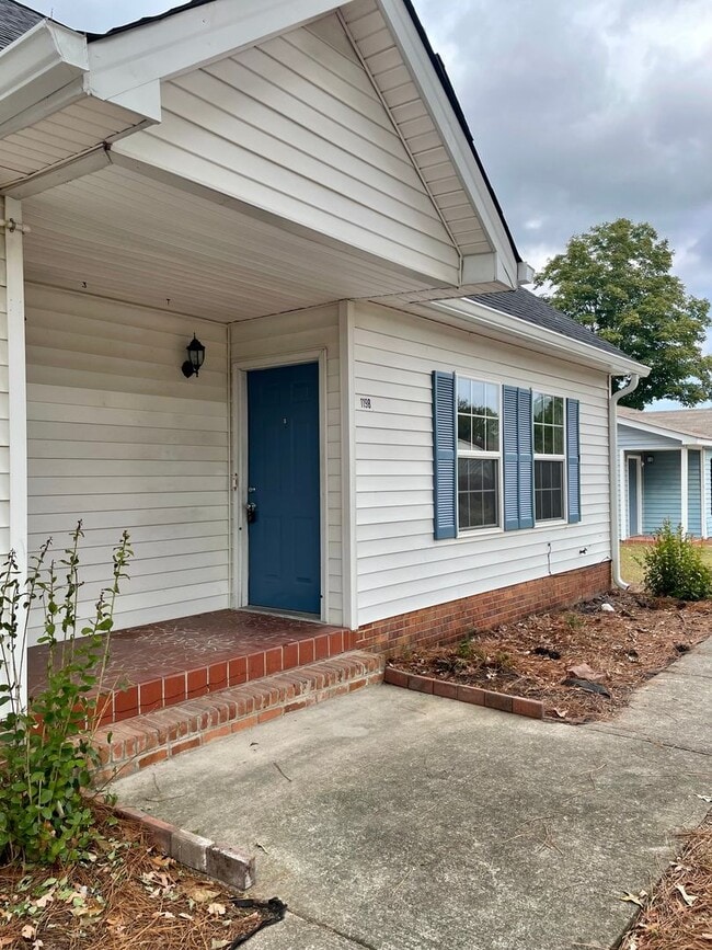 Building Photo - 119 Villa Ct