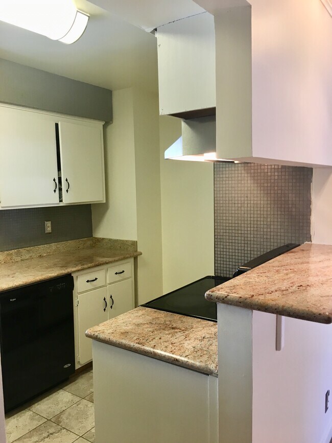 Foto del edificio - 3444 Hillsborough Way