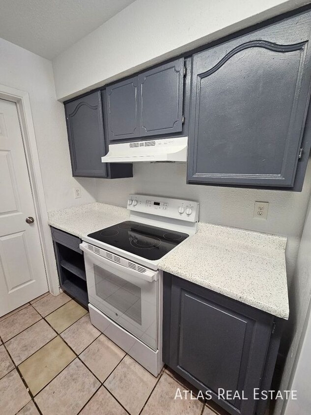 Primary Photo - NOW AVAILABLE!! Renovated 2 Bedroom 1 Bath...