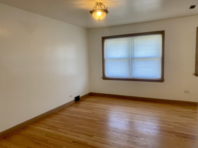 Foto del edificio - 1521 Balmoral Ave