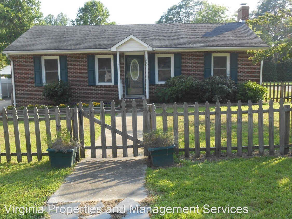 Primary Photo - 4 br, 2 bath House - 220 Pinecrest Rd