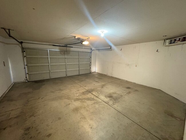 Building Photo - Southeast Visalia Home Rent Ready!