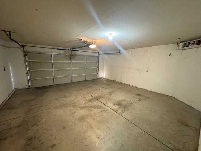 Foto del edificio - Southeast Visalia Home Rent Ready!