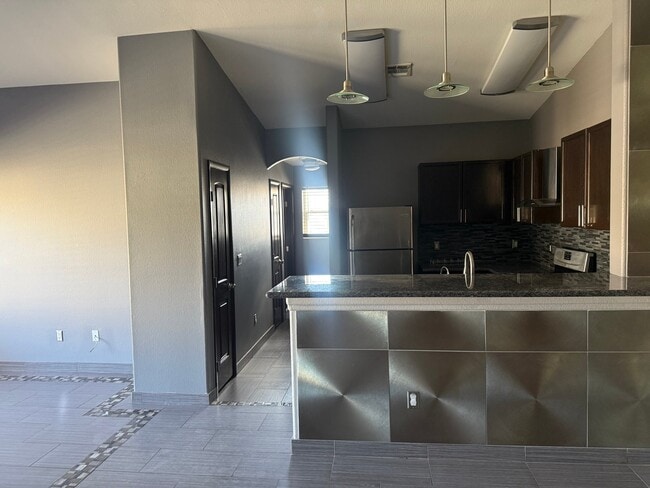 Building Photo - 9339 Square Dance Pl