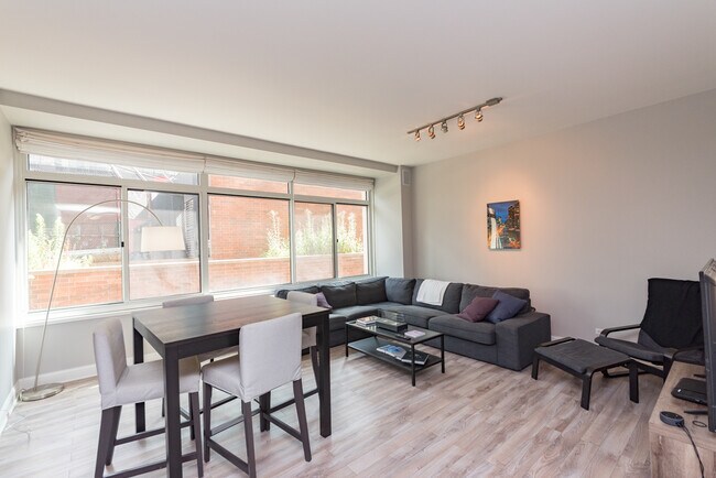 Foto del edificio - 211 E Ohio St