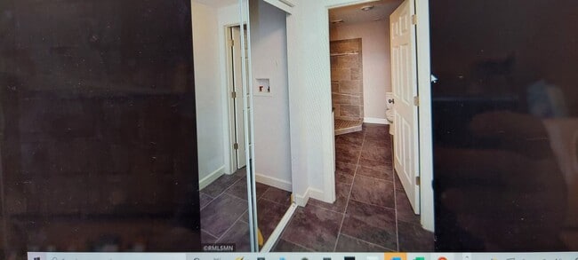 Building Photo - 6 Bed, 3 bath, Home