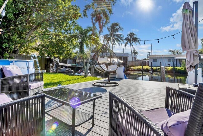 Building Photo - 4741 SW 42nd Ter