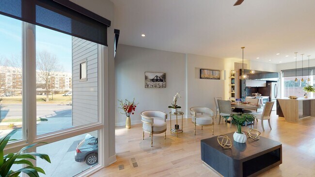 Building Photo - Modern Townhome with Roof Terrace in Dilworth Neighborhood Charlotte NC